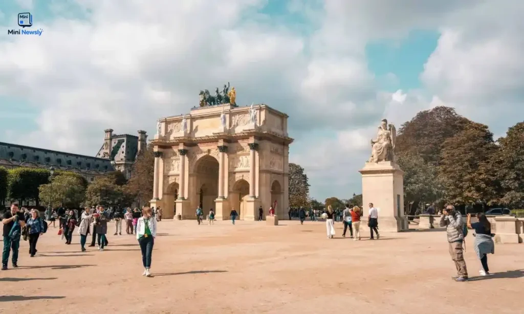 louvre-museum-to-arc-de-triomphe-du-carrousel-paris